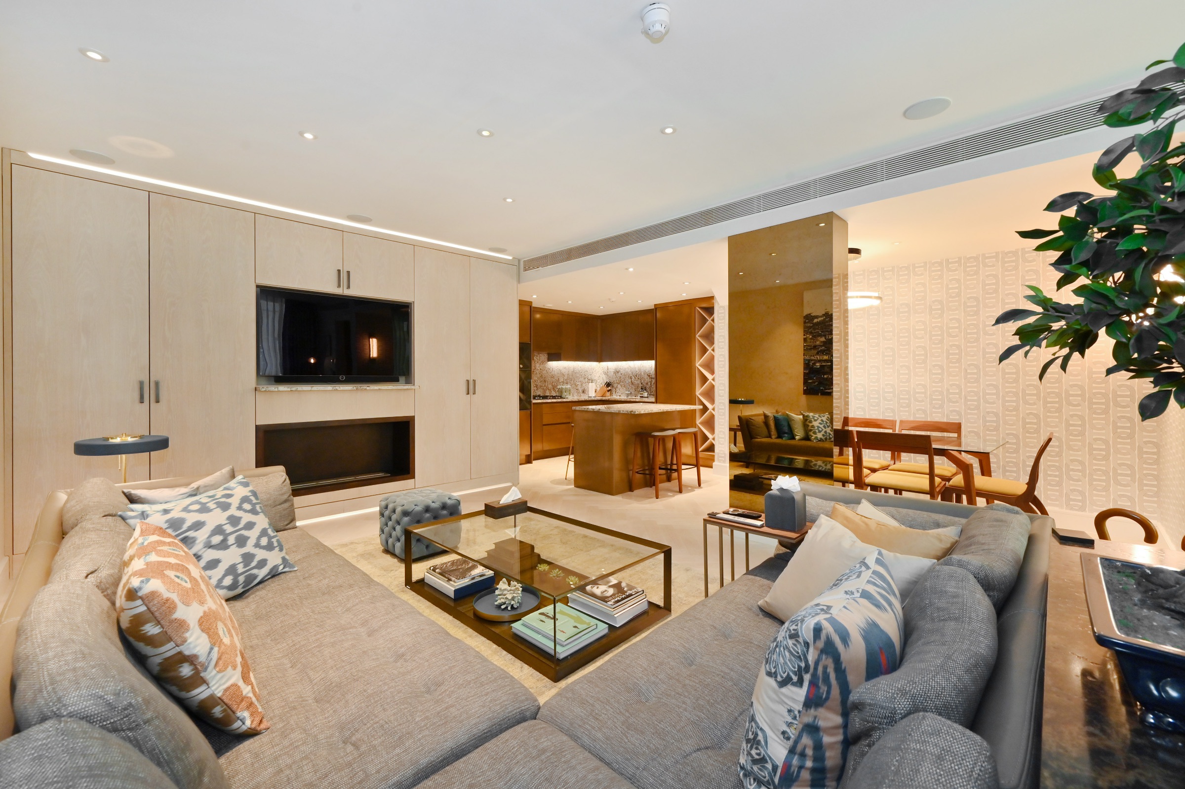3 bedroom detached house for sale in Guildford