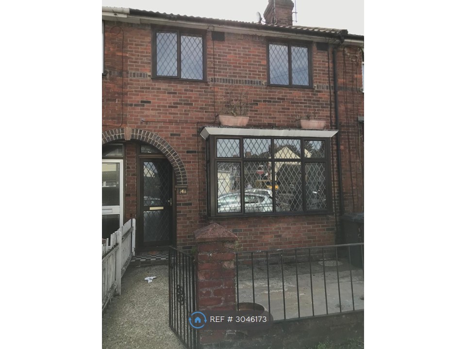 Connaught Road, Luton photo 2