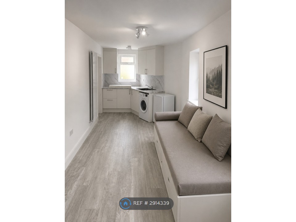 Dale Close, Pinner photo 4