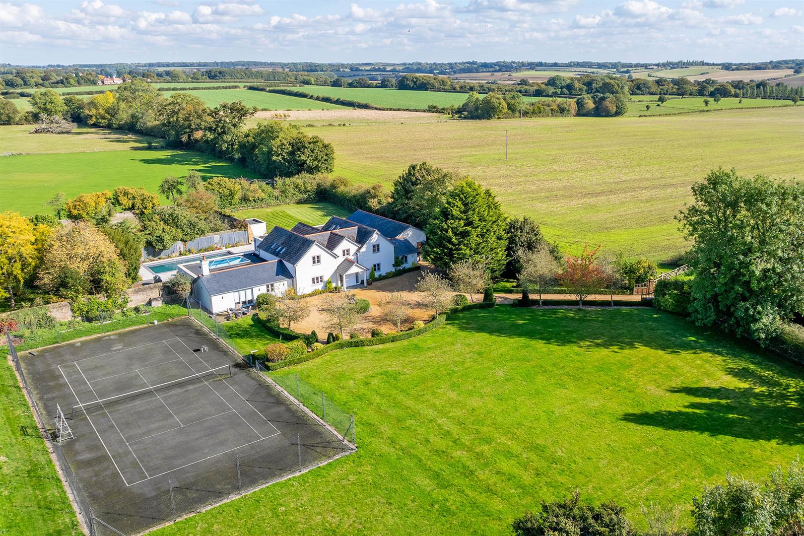 5 bedroom detached house for sale 0
