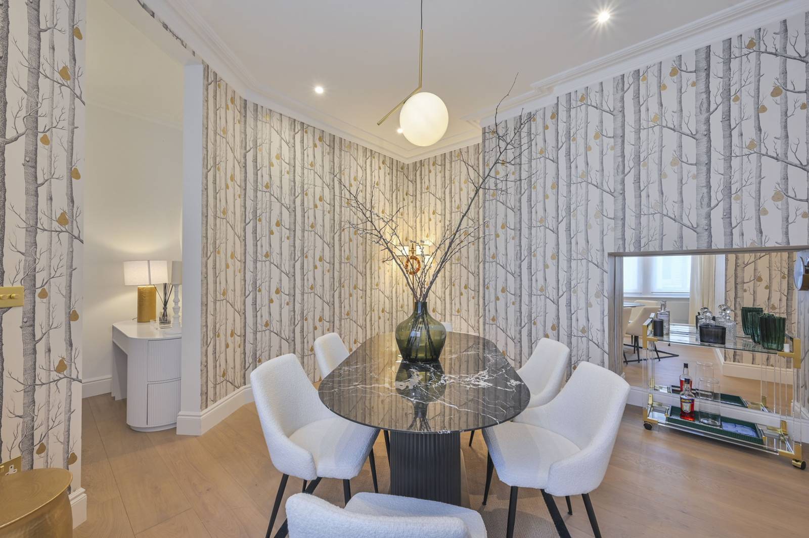 6 bedroom detached house for sale