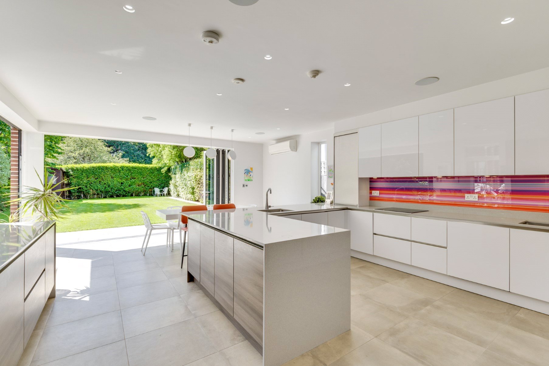 6 bedroom detached house for sale 0