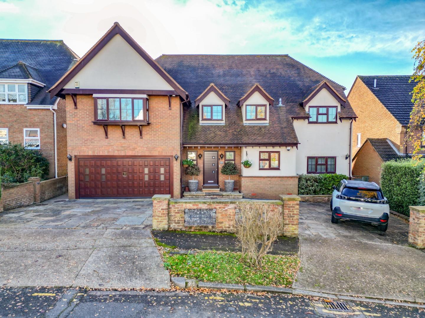 5 bedroom detached house for sale 0