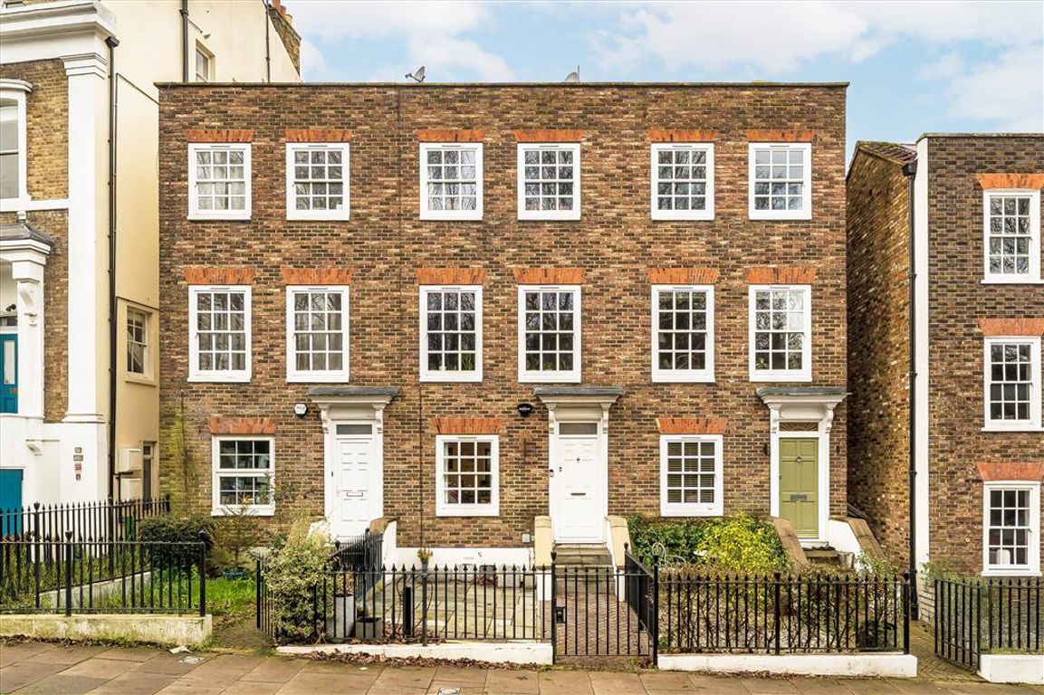 4 bedroom property for sale in London
