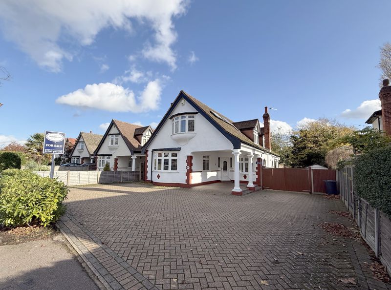 6 bedroom detached house for sale 0