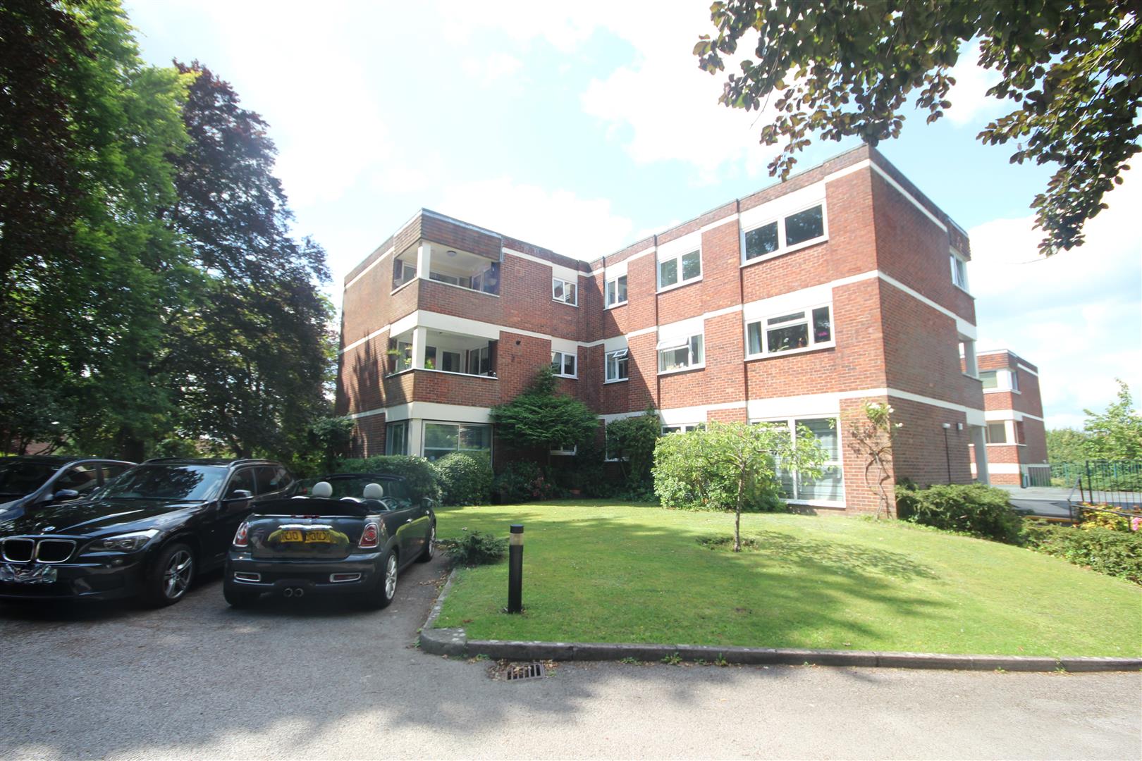 2, Hipley court, Warren Road, Guildford photo 2