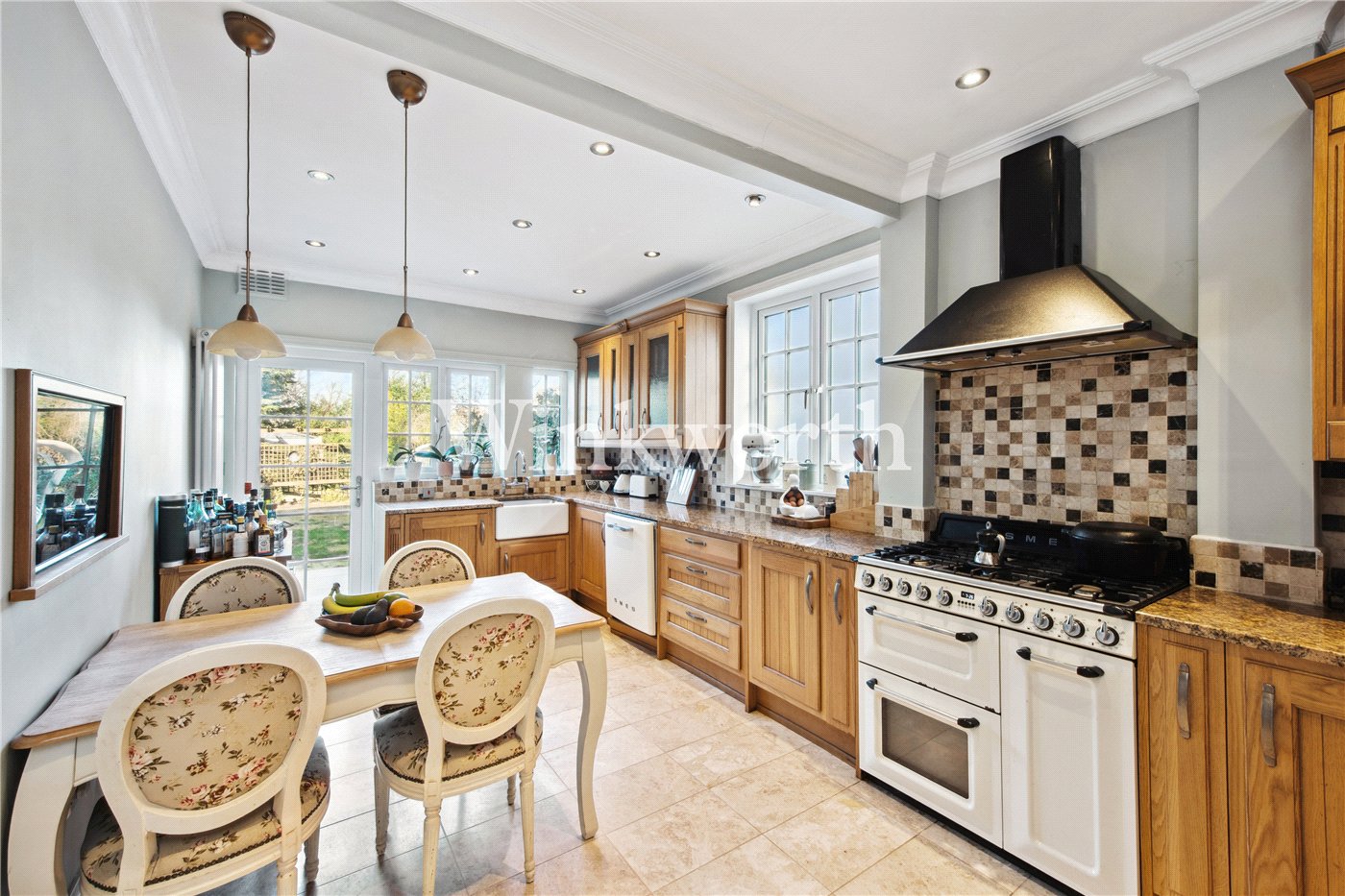5 bedroom detached house for sale
