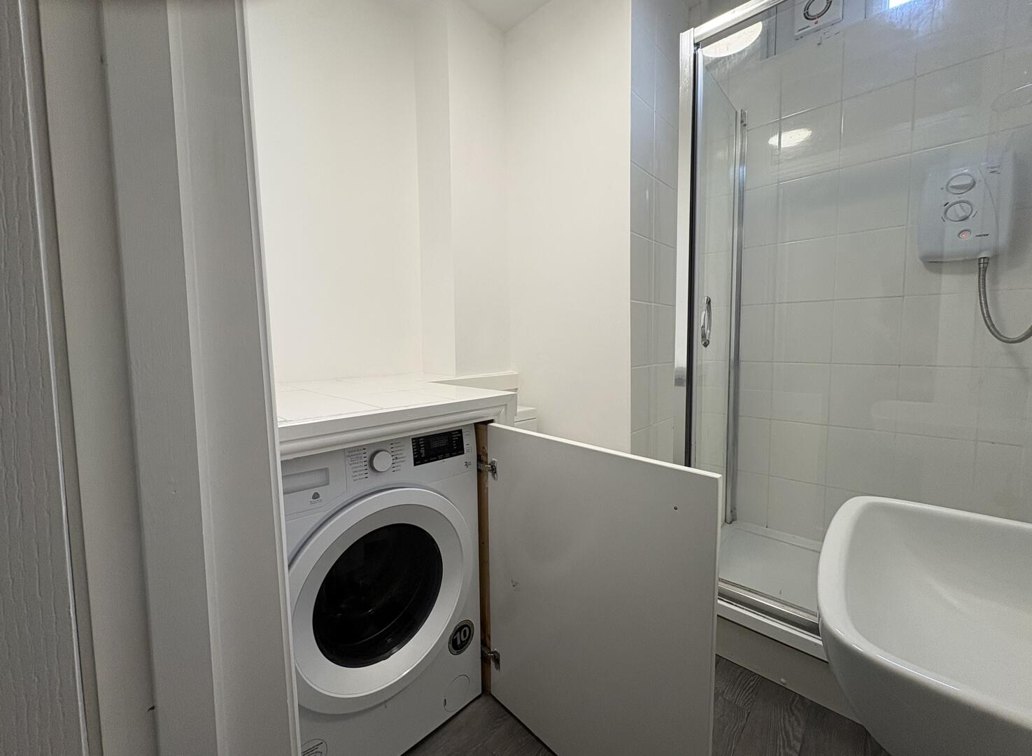 Flat 4B, 17-19, Alexandra Road, Sale photo 4