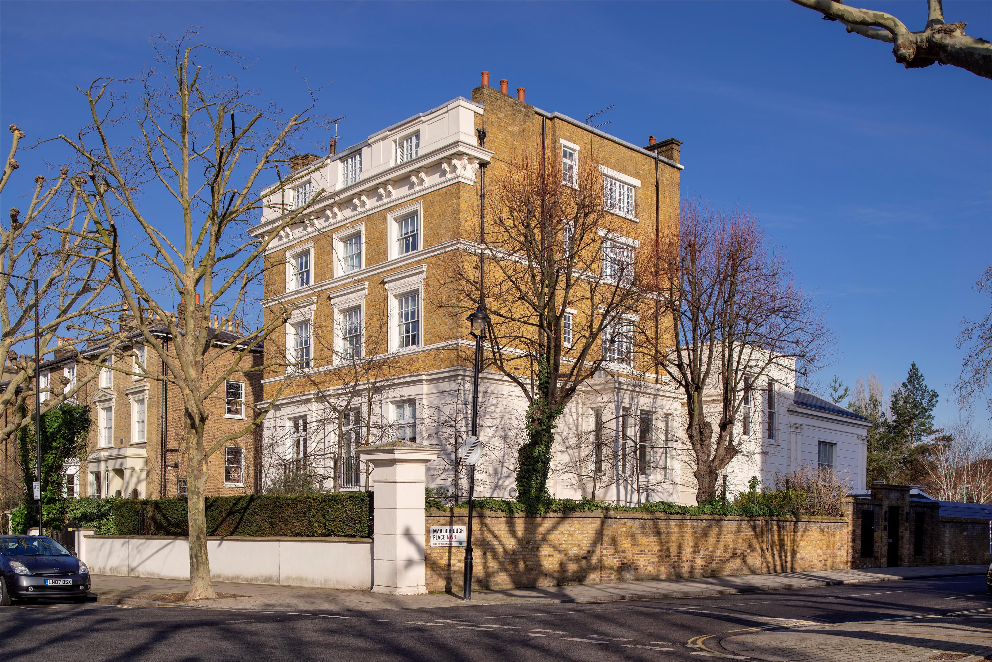 3 bedroom flat for sale 0