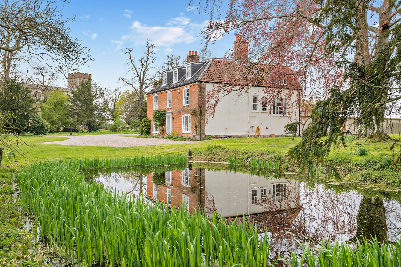 2 bedroom flat for sale