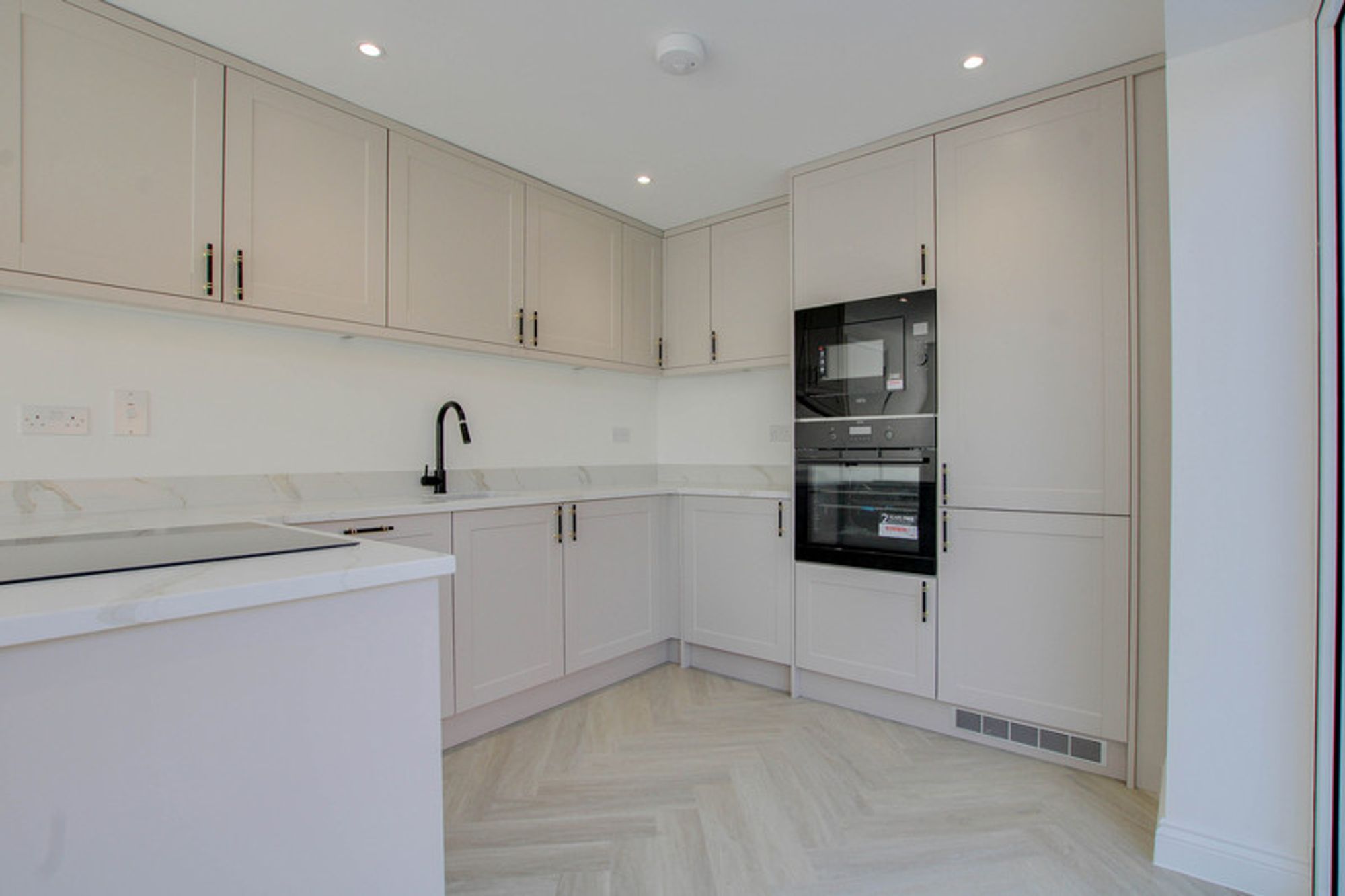 59 Bridge Street, Basildon photo 4