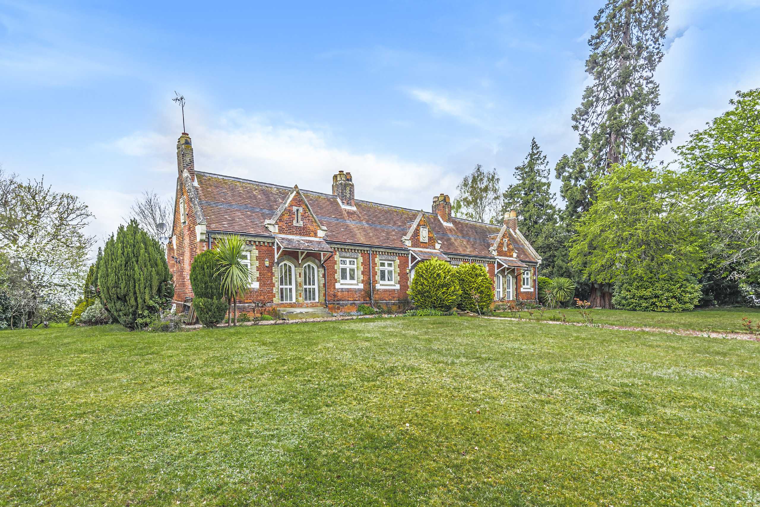 5 bedroom detached house for sale 0