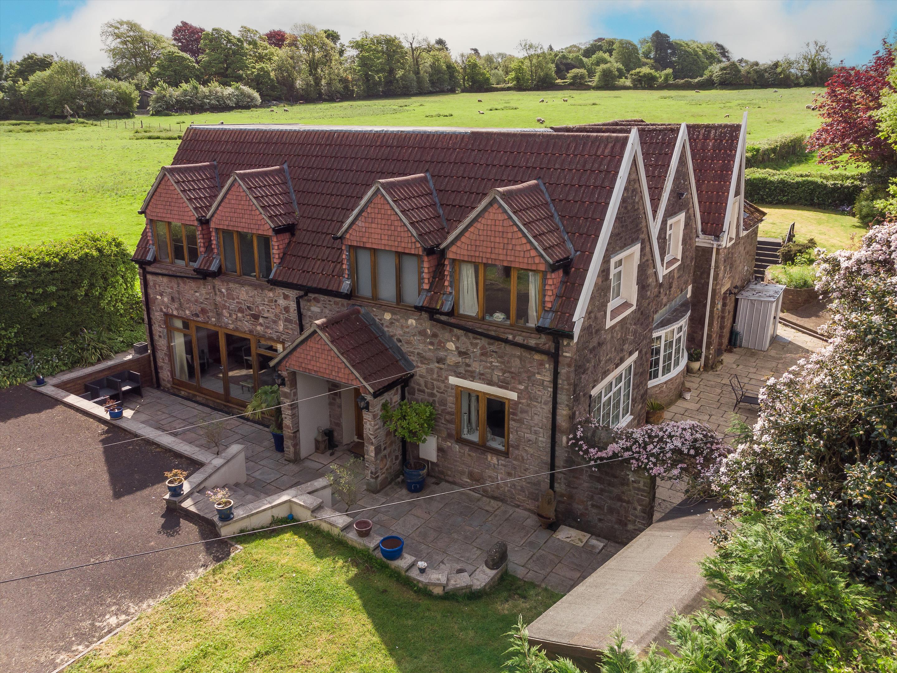 5 bedroom detached house for sale 0