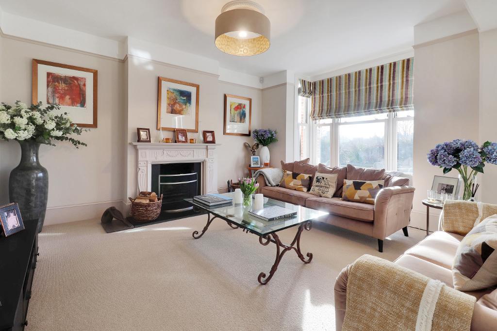 5 bedroom detached house for sale 0