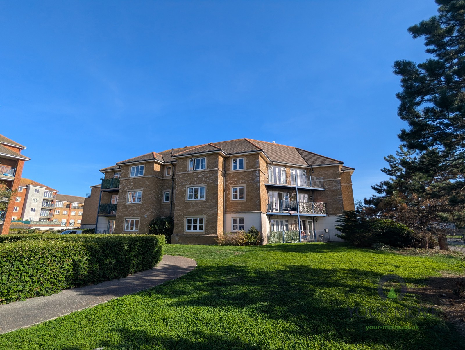 2 bed flat for sale
