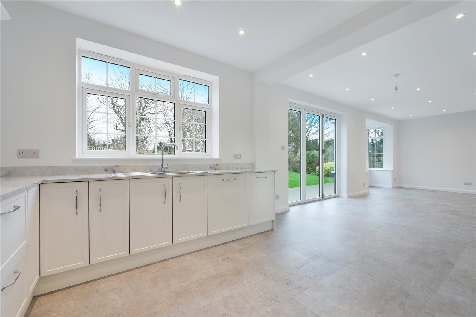 5 bedroom detached house for sale 0