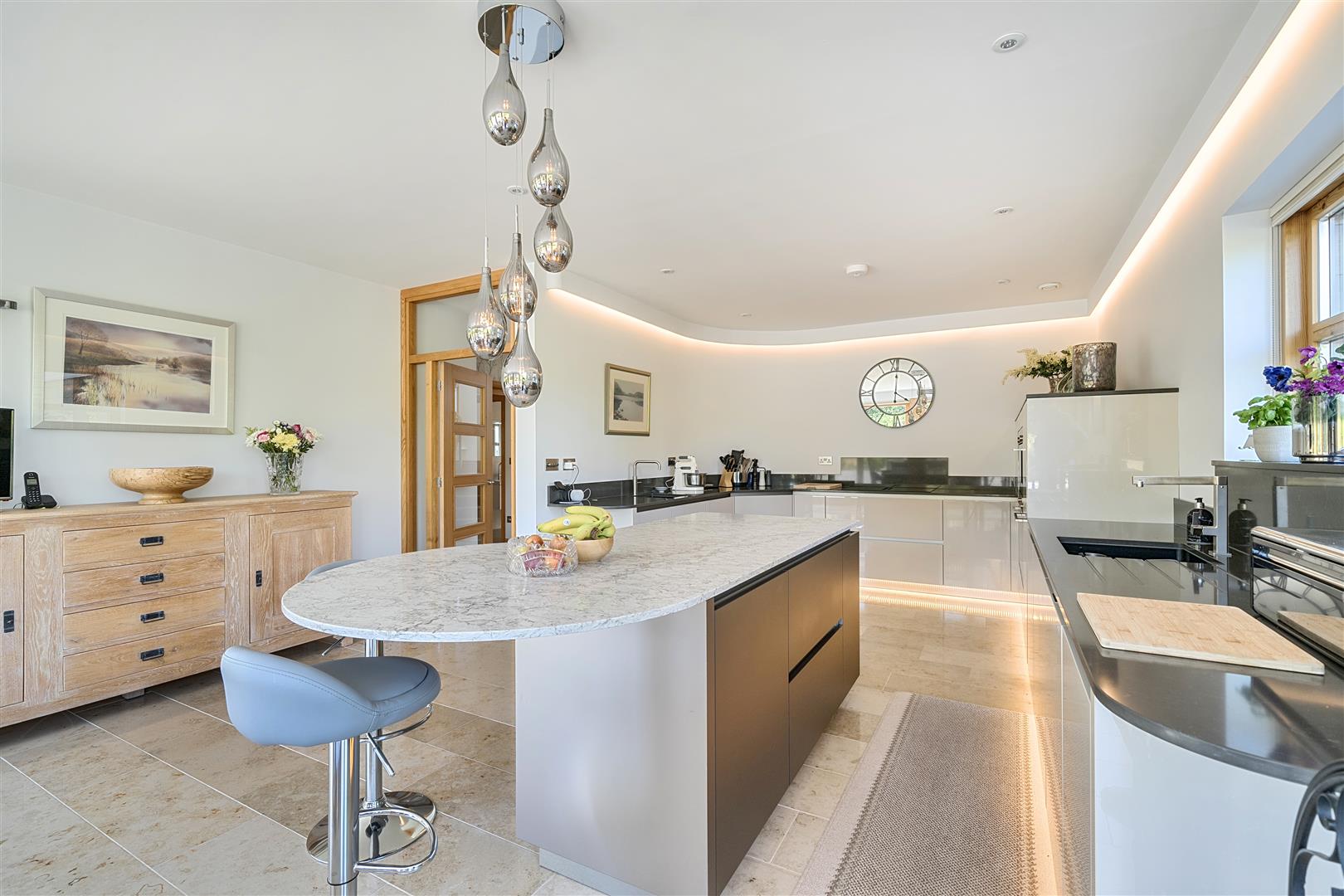 5 bedroom detached house for sale 0