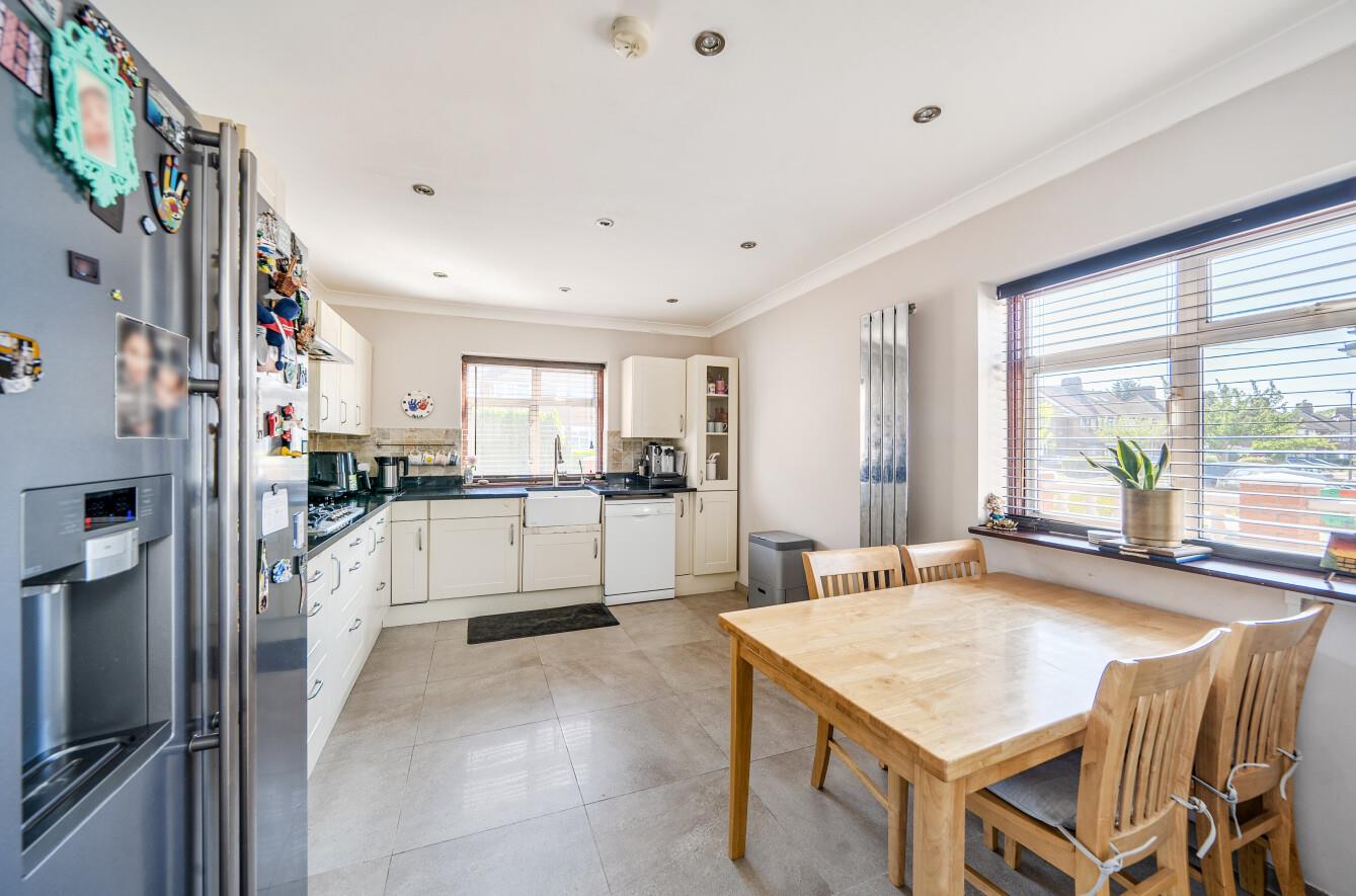 5 bedroom detached house for sale 0