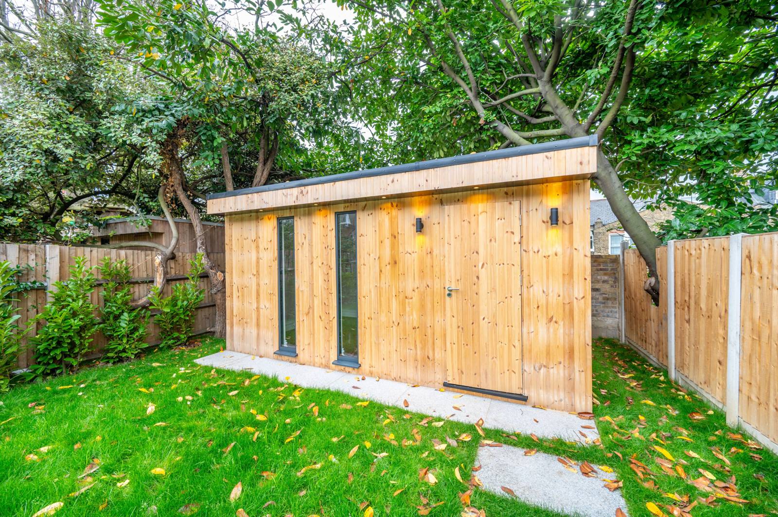 5 bedroom detached house for sale in Leatherhead