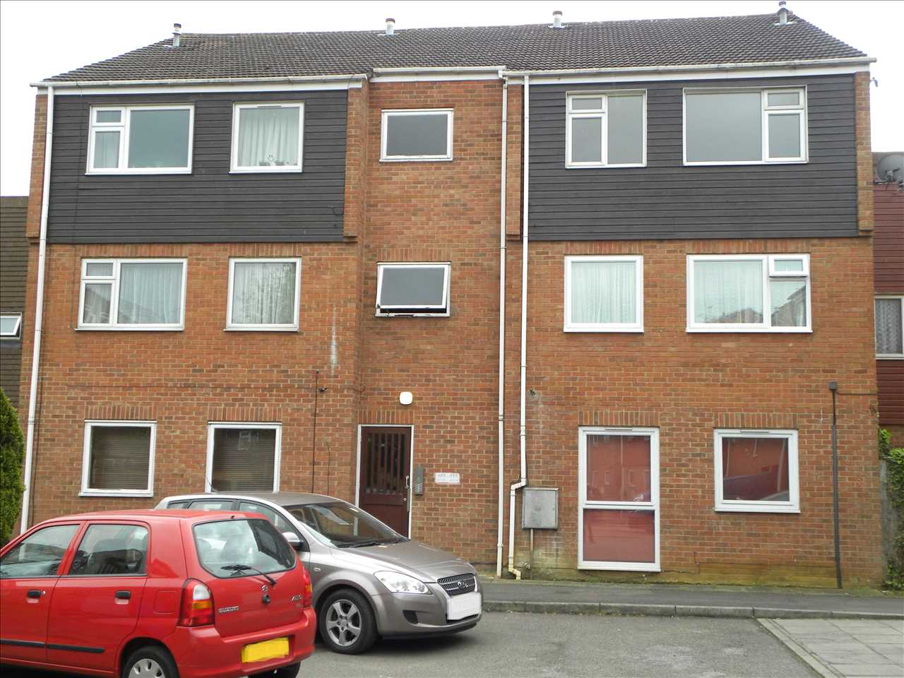 493, Rochfords Gardens, Slough photo 5