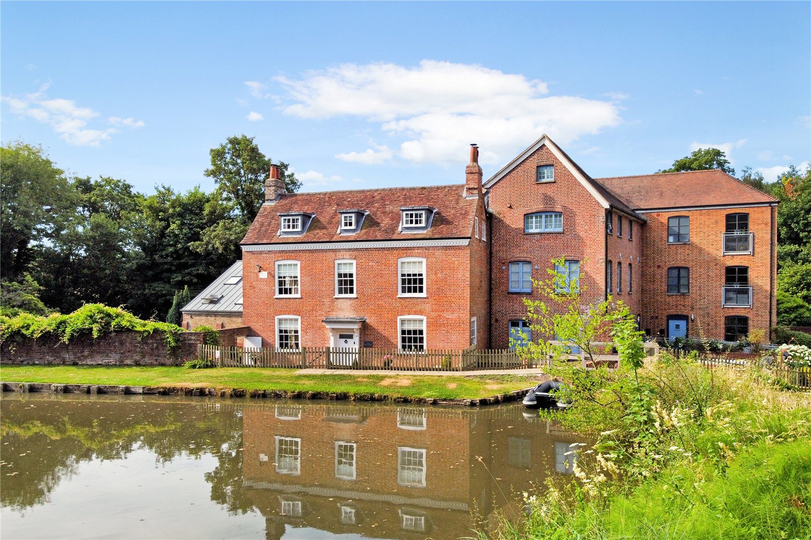 4 bedroom detached house for sale in Walton-on-Thames