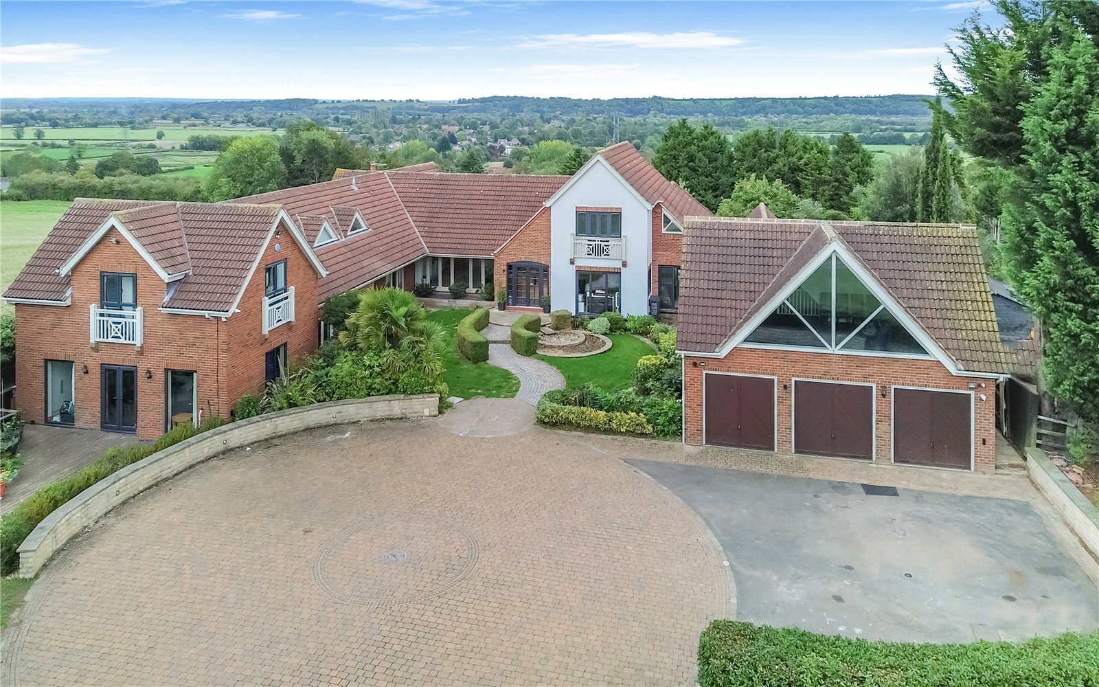 8 bedroom detached house for sale 0