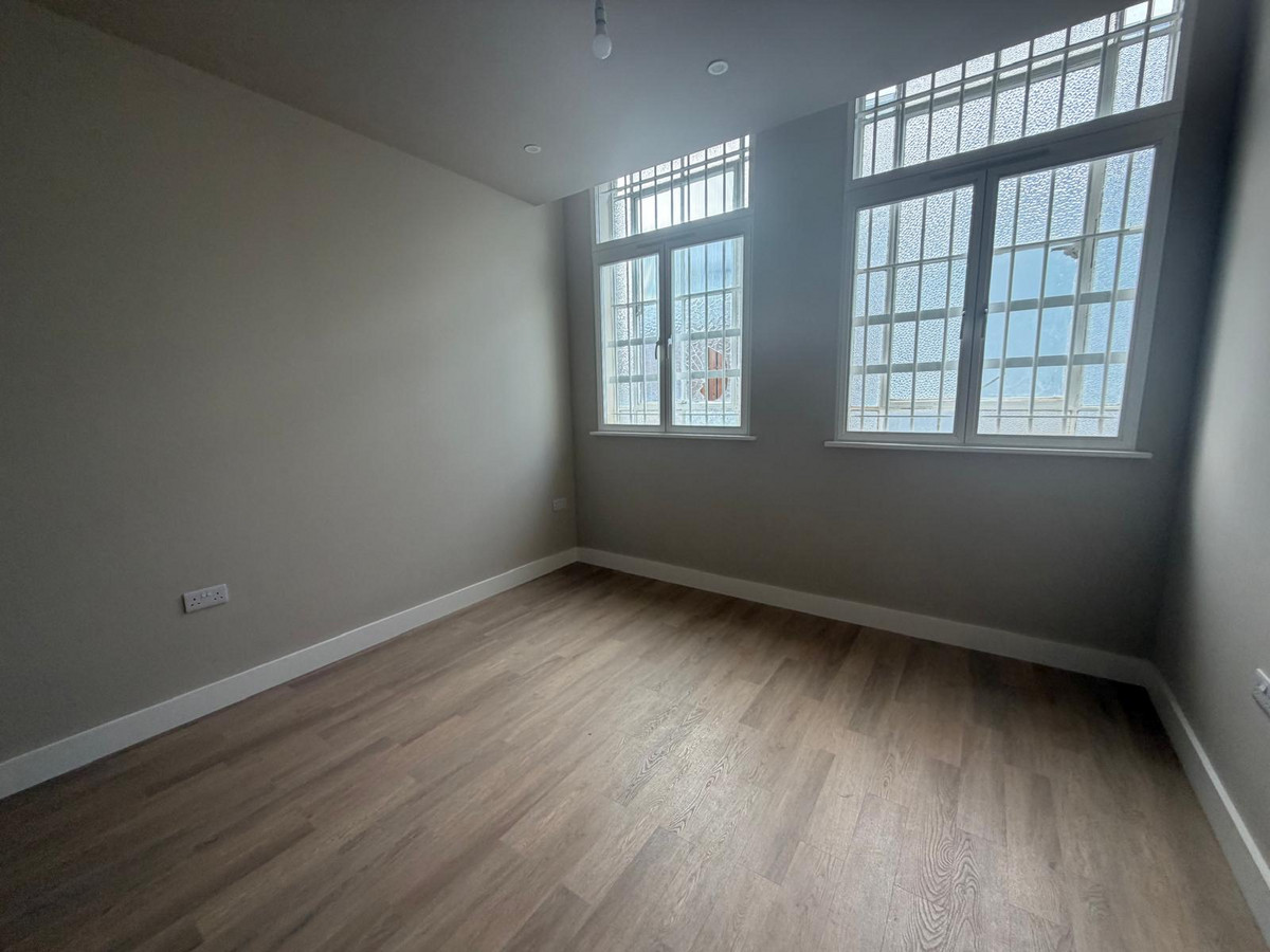 Flat Flat 4, 77-81, North End, Croydon photo 5
