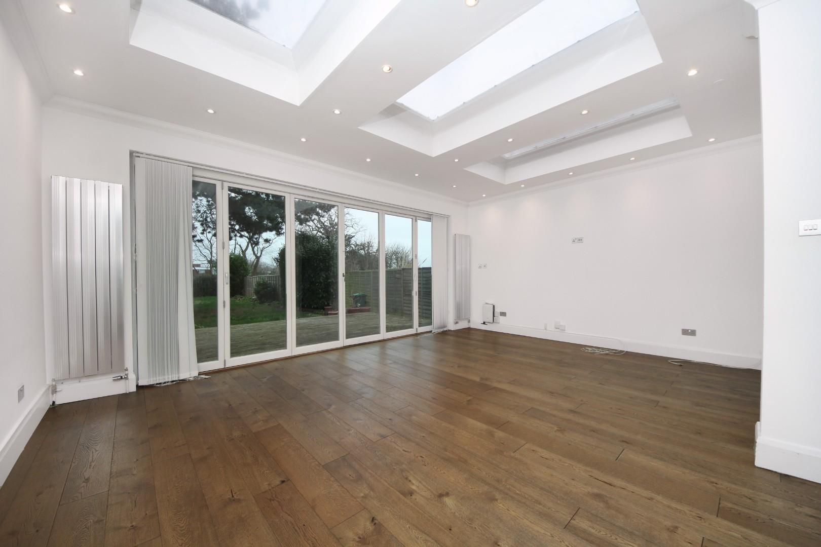 5 bedroom semi-detached house for sale 0