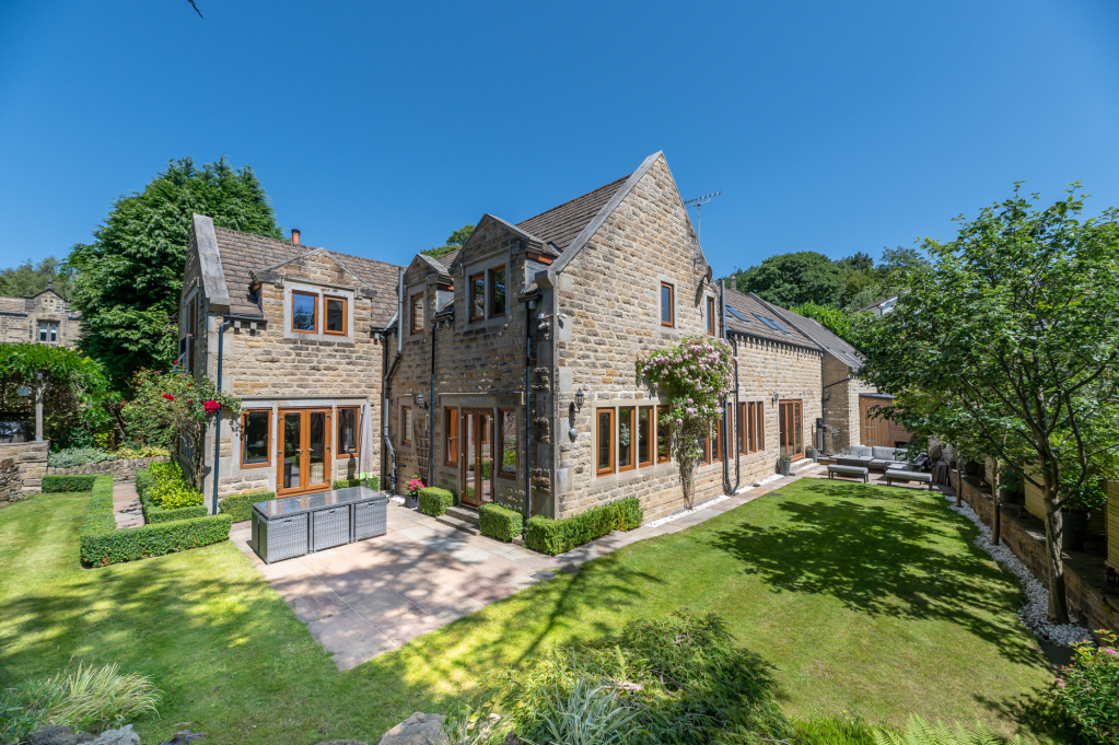 5 bedroom detached house for sale in Leatherhead