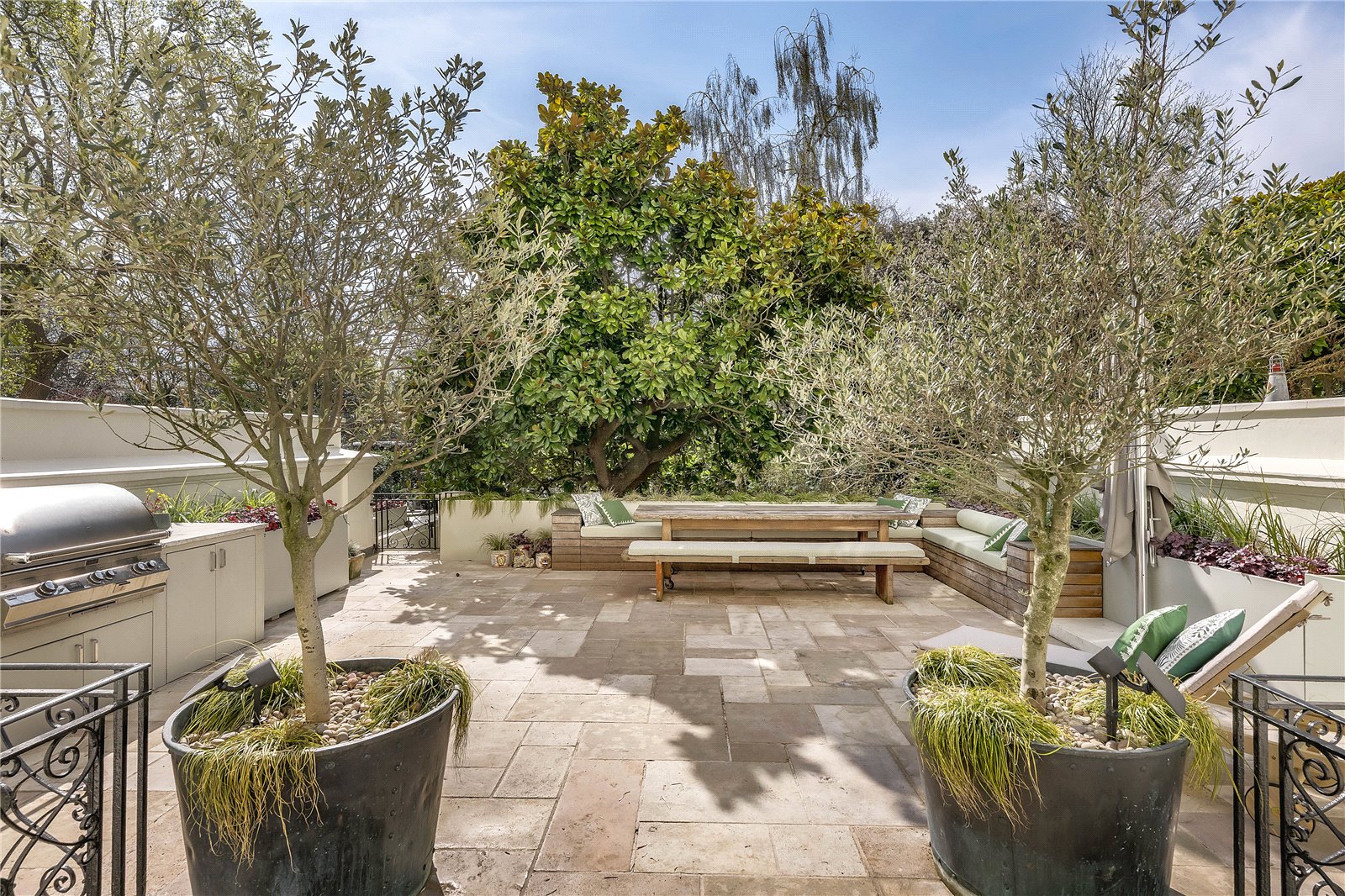 5 bedroom flat for sale 0