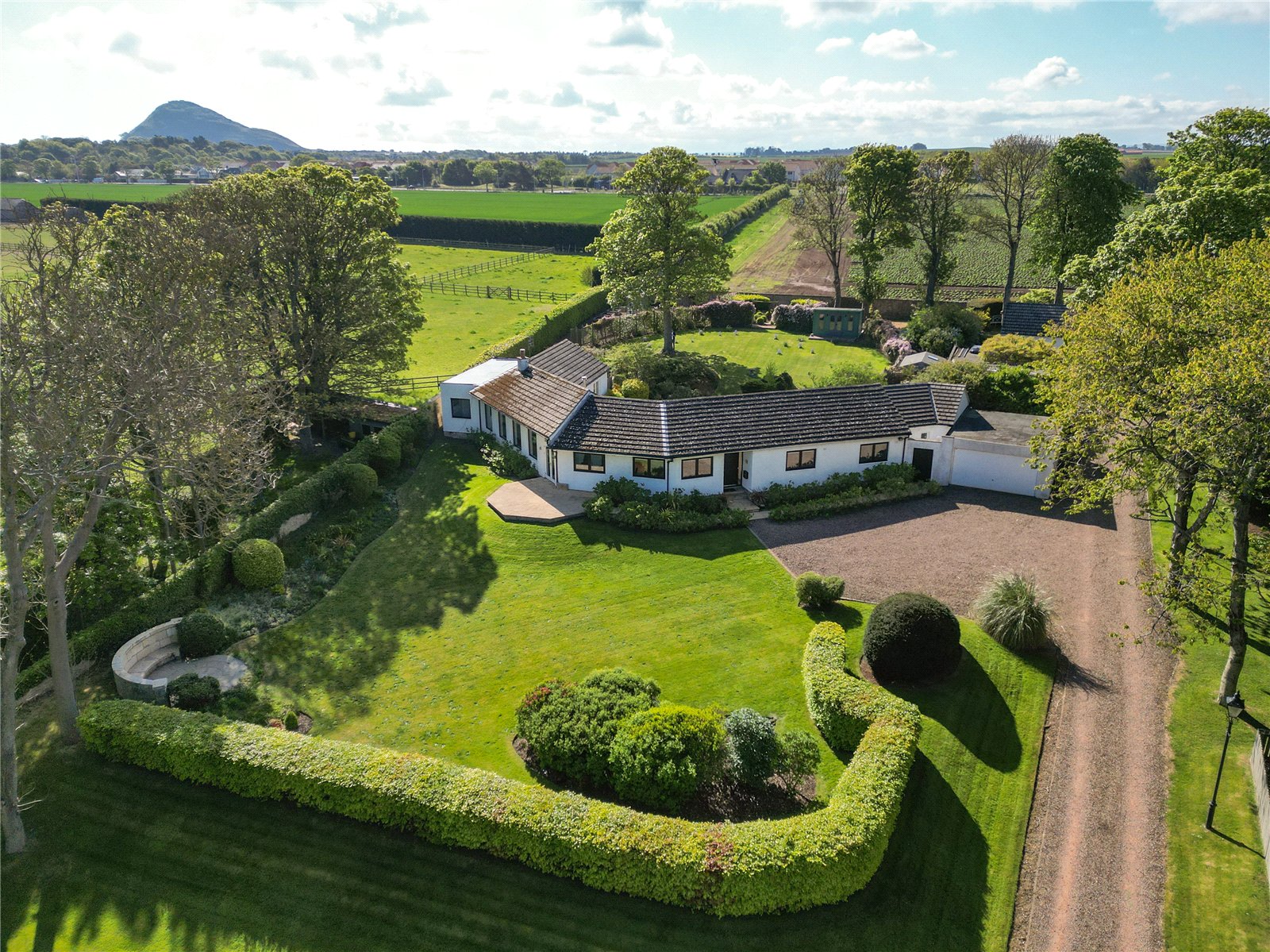 6 bedroom detached house for sale