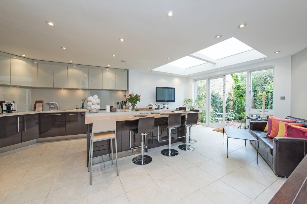 Free property report 27 Crieff Road, London, SW18 2EB Chimnie