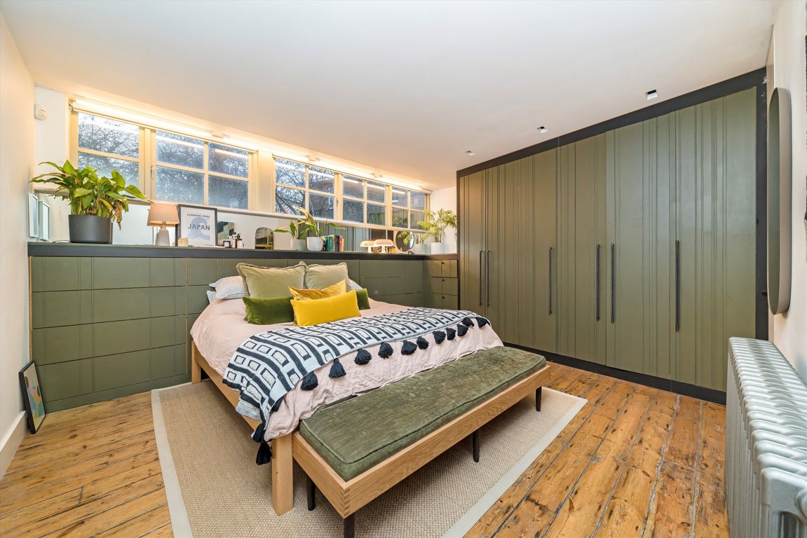 2 bedroom maisonette for sale 0