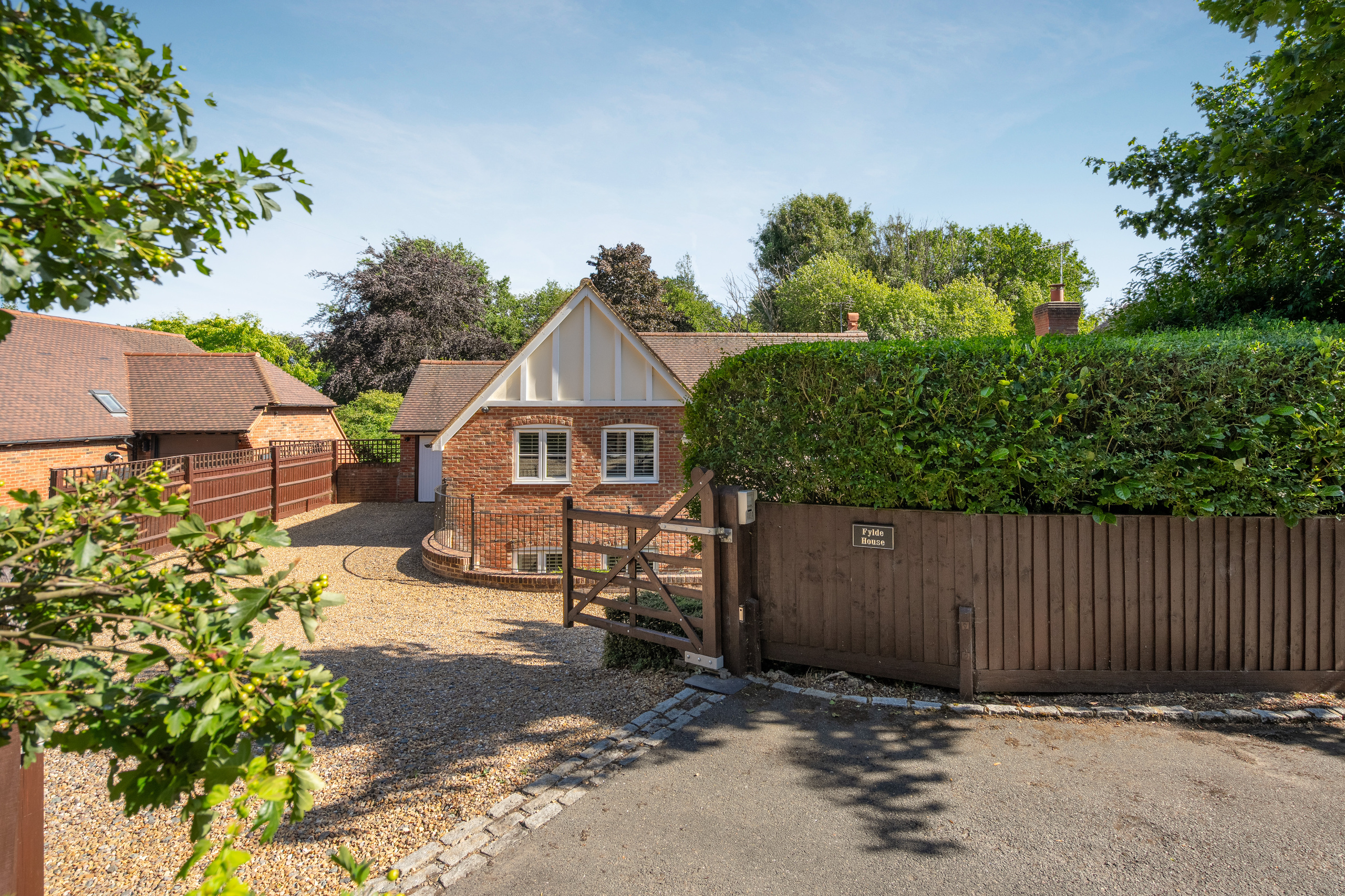 5 bedroom semi-detached house for sale