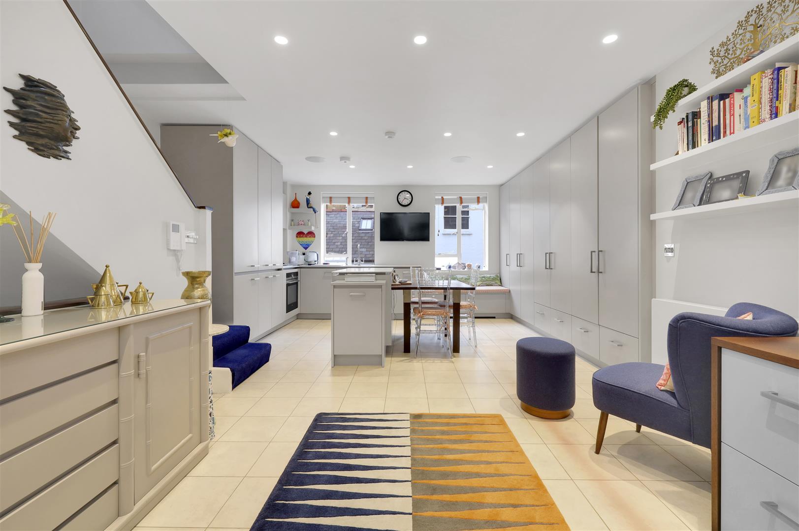2 bedroom maisonette for sale 0
