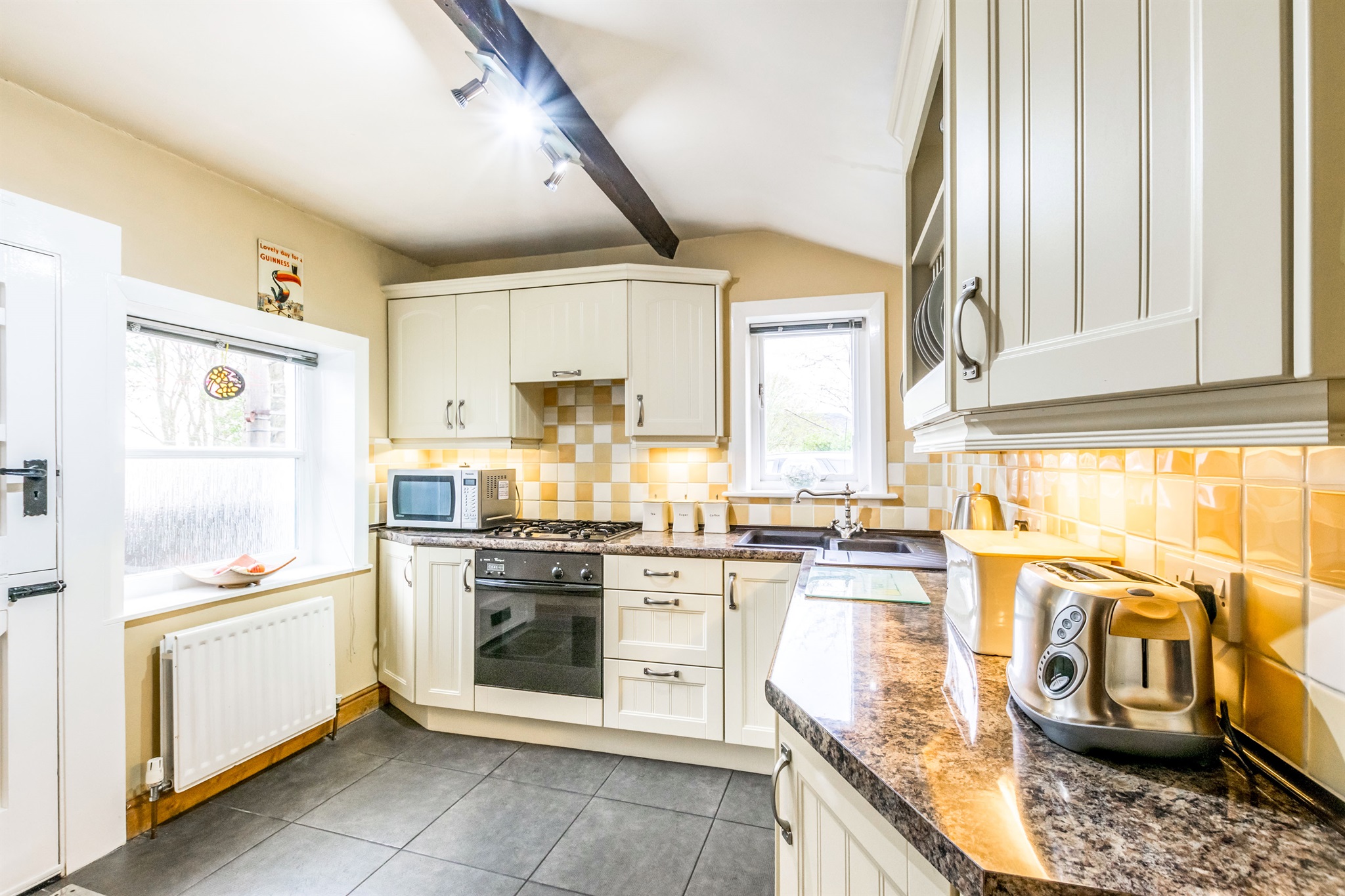 Free property report 4 Chapelgate, Scholes, Holmfirth, HD9 1SX Chimnie