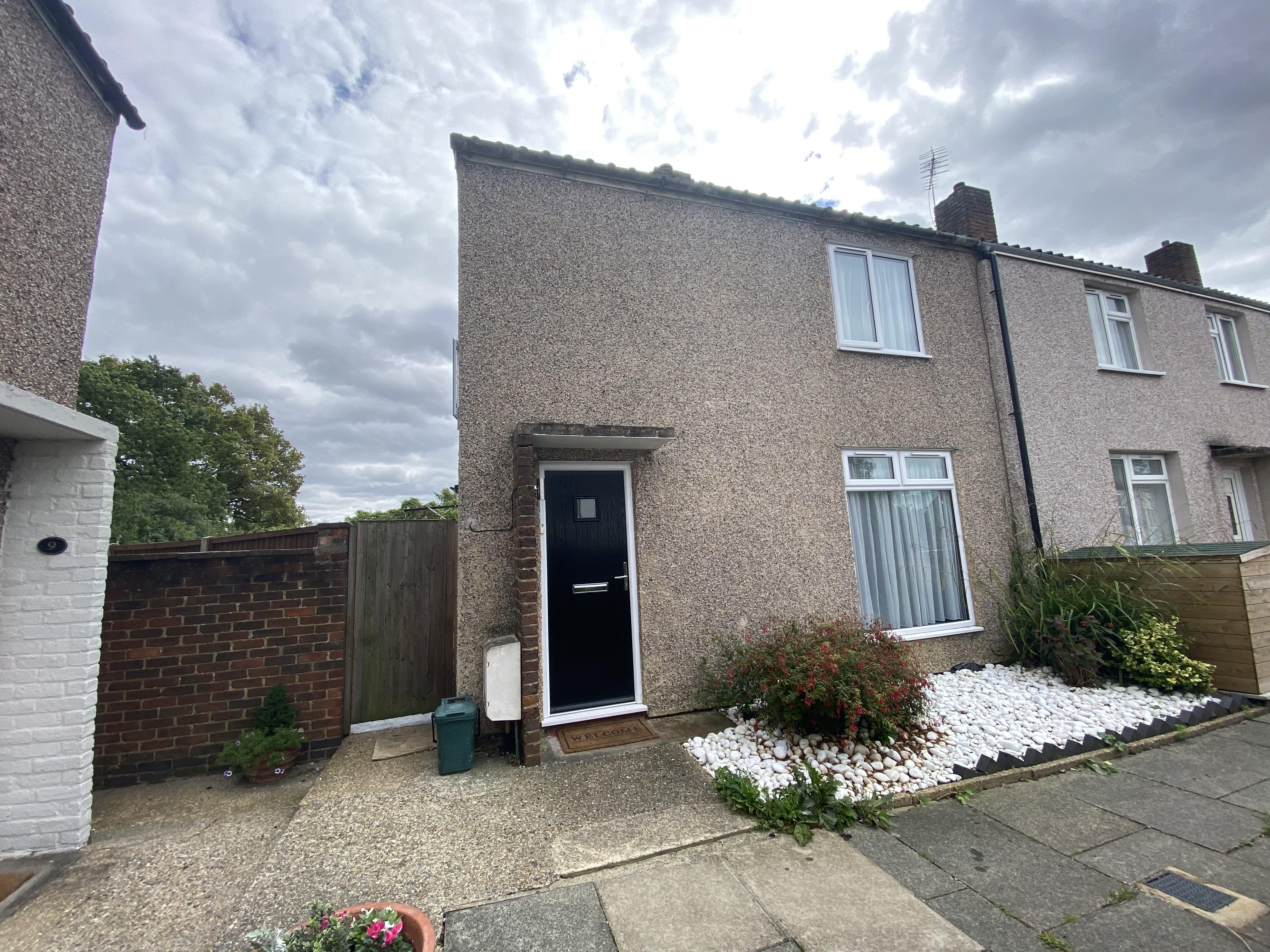10, Bushey Croft, HARLOW photo 2