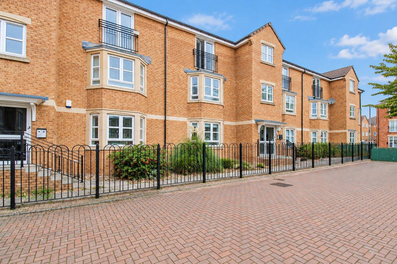 2 bed flat for sale