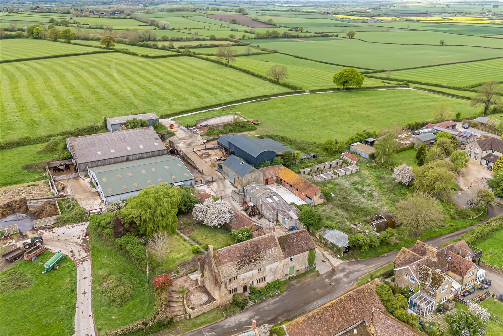 3 bedroom detached house for sale in Guildford