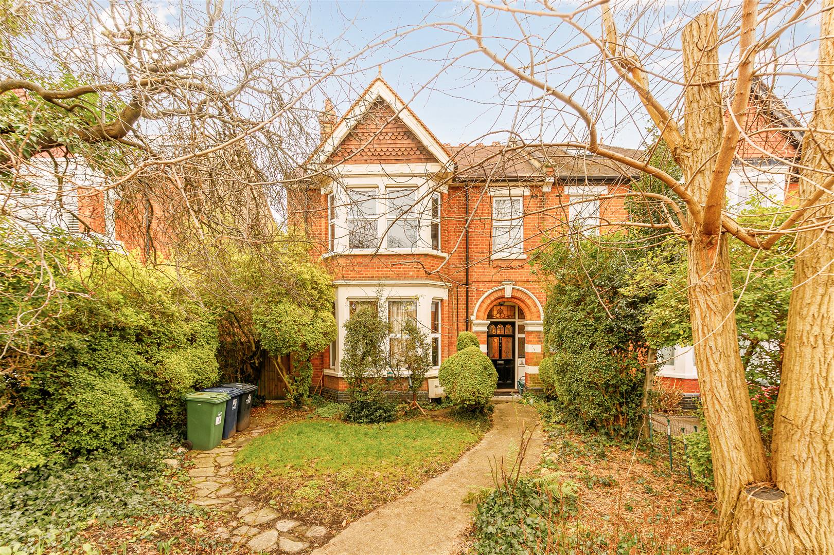 3 bedroom flat for sale