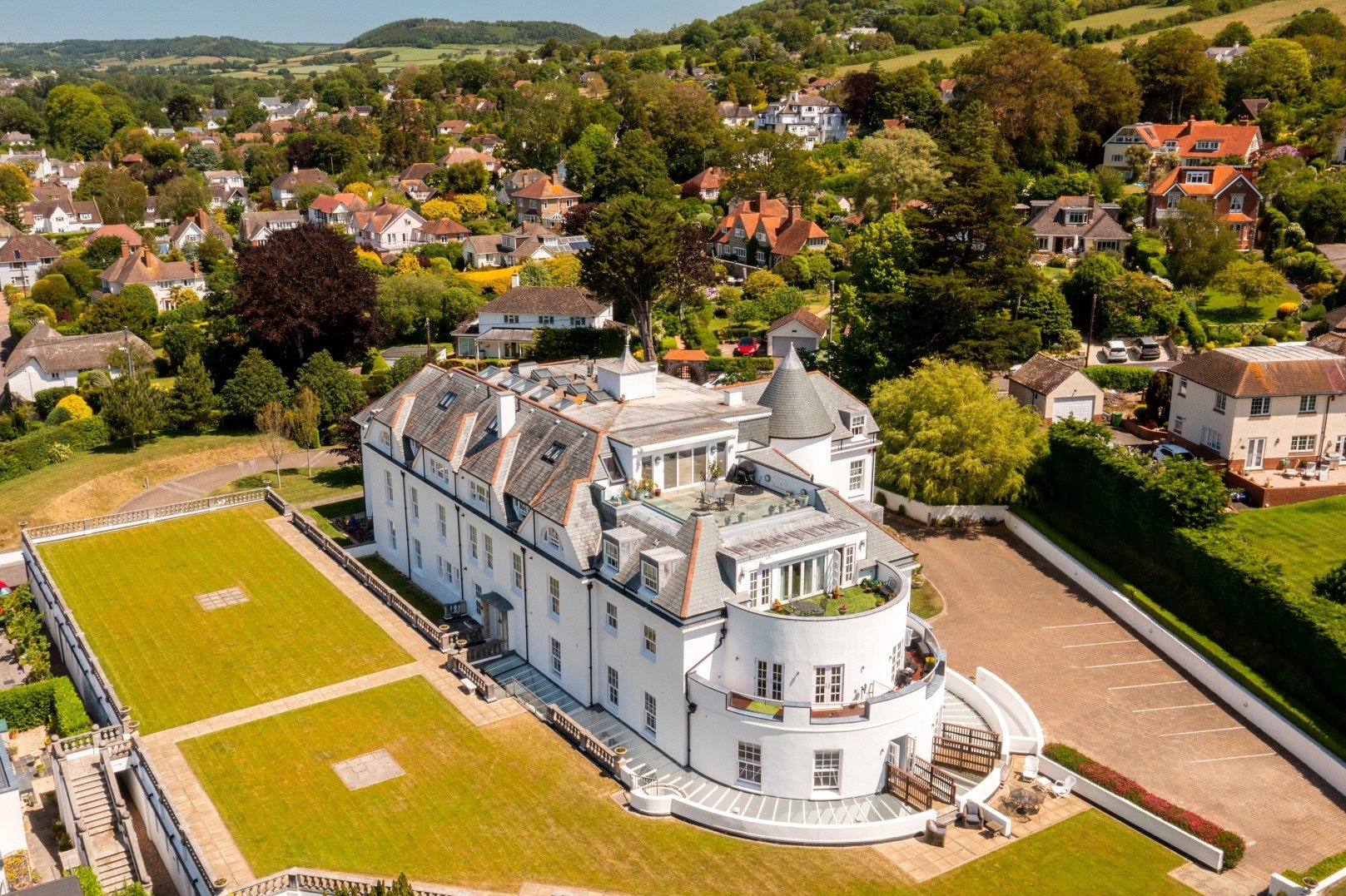 4 bedroom detached house for sale 0