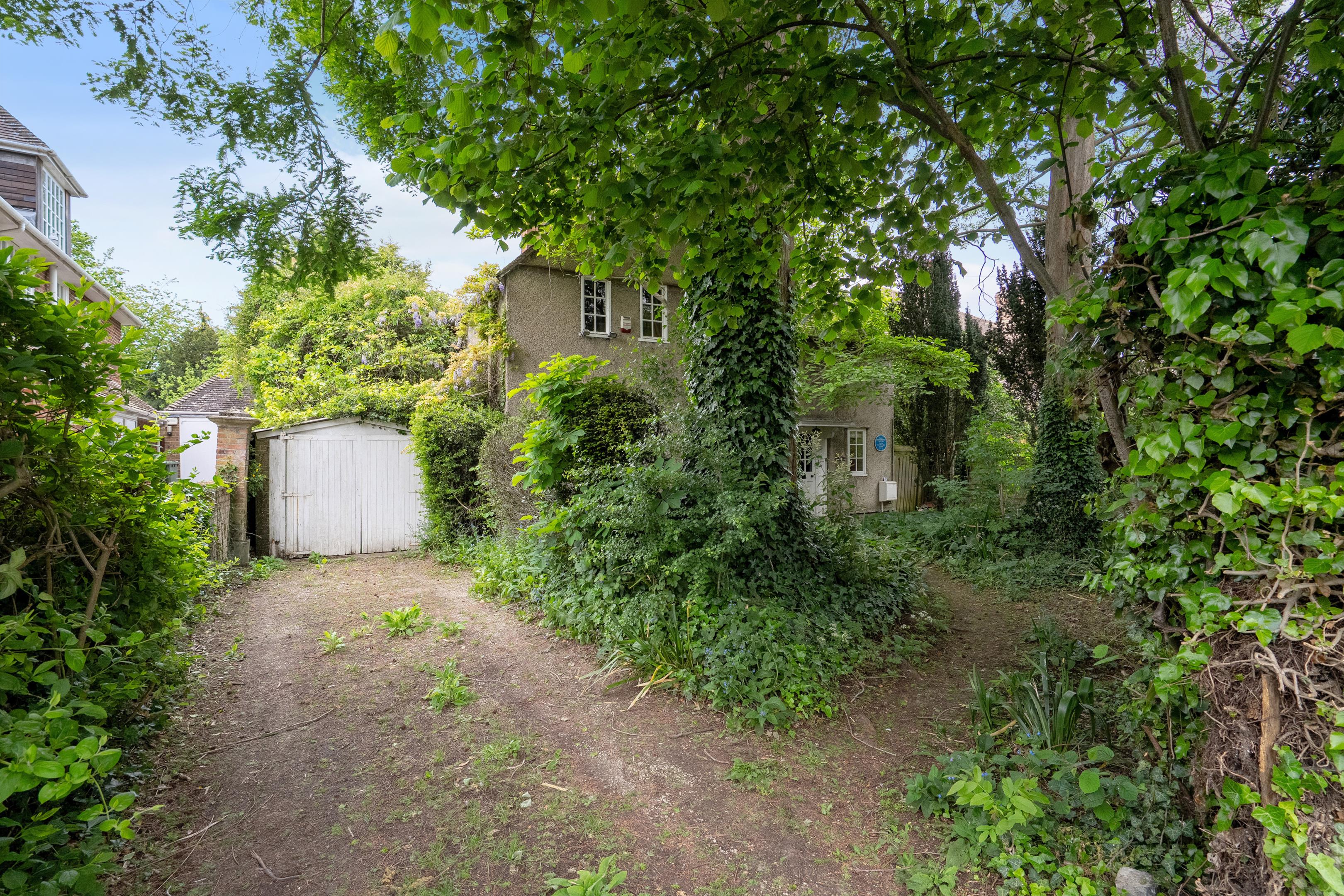 3 bedroom flat for sale