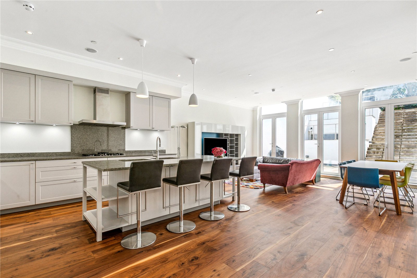 6 bedroom semi-detached house for sale 0