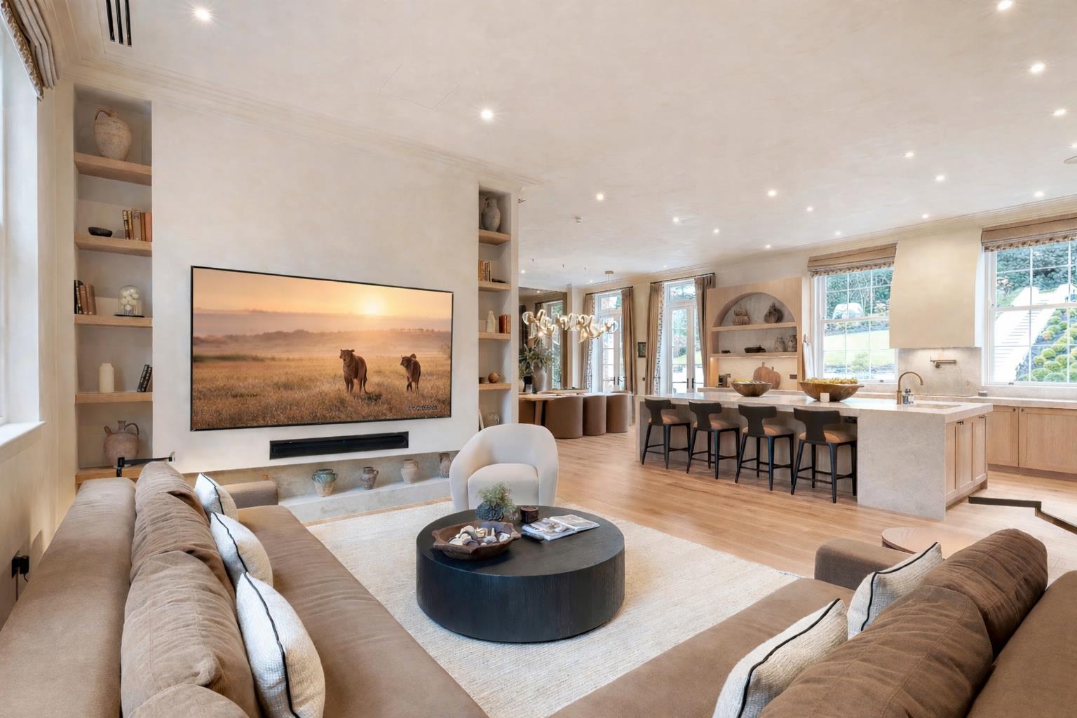 6 bedroom detached house for sale 0