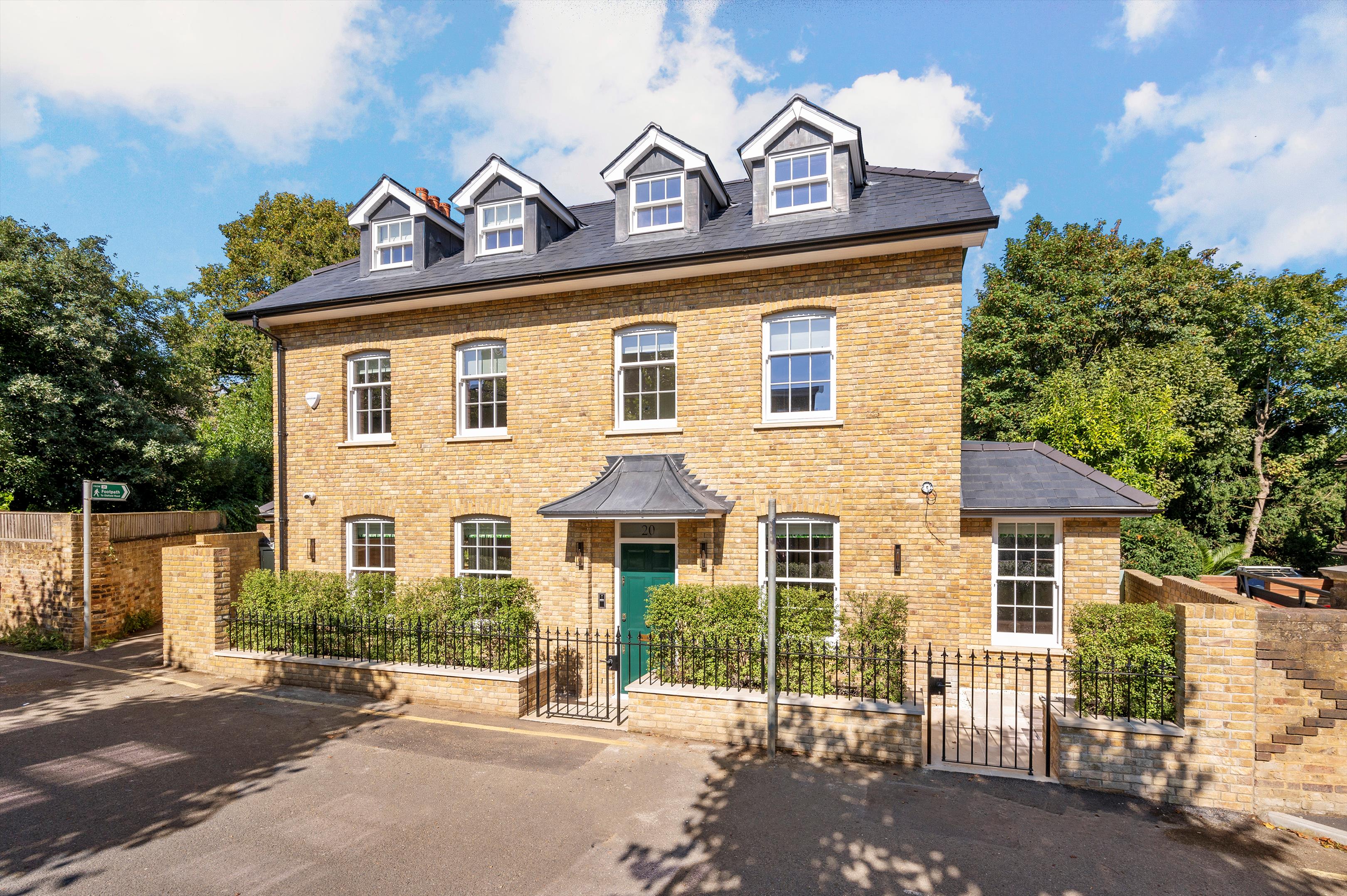 5 bedroom terraced house for sale