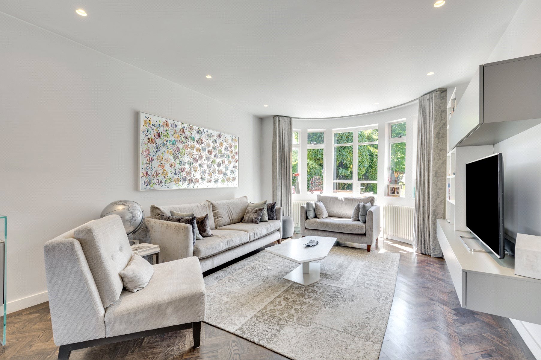 6 bedroom detached house for sale 0