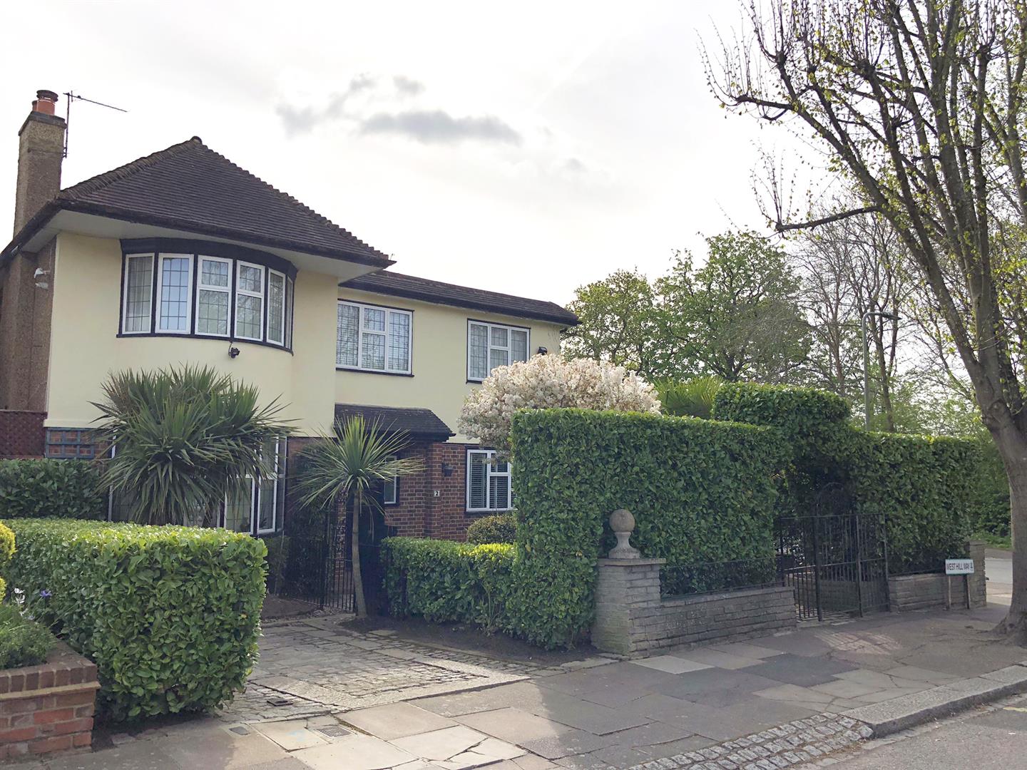 4 bedroom detached house for sale 0