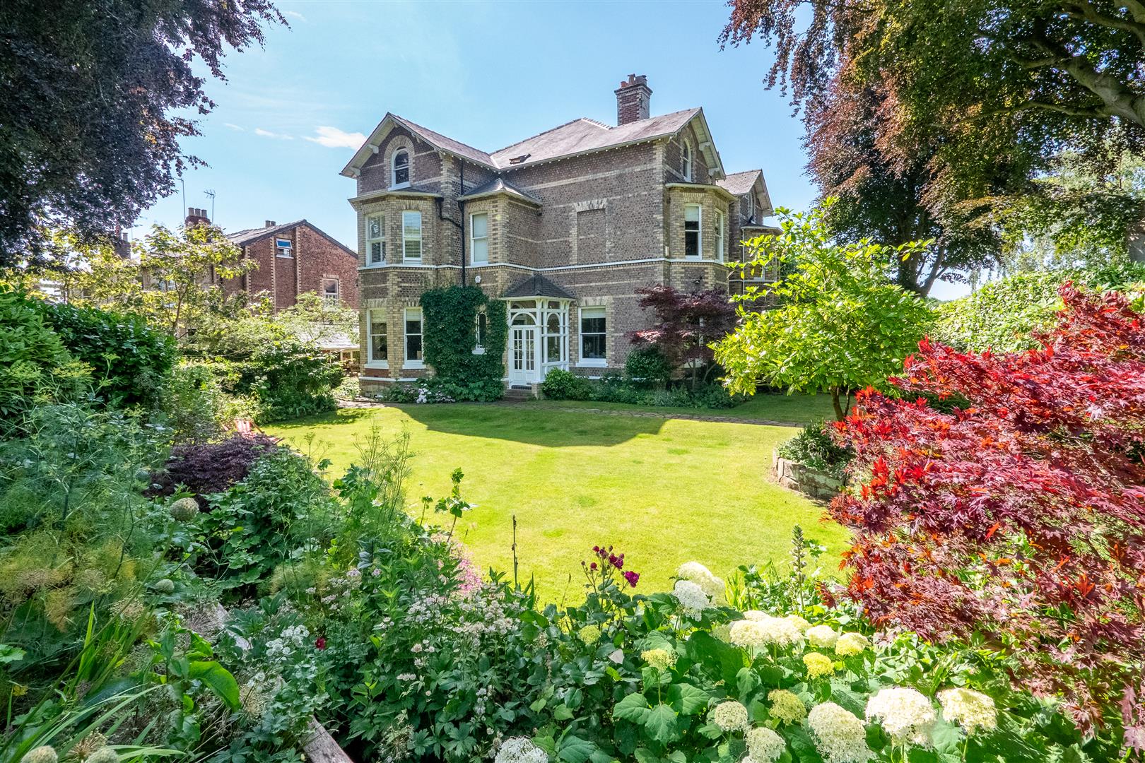 6 bedroom semi-detached house for sale 0