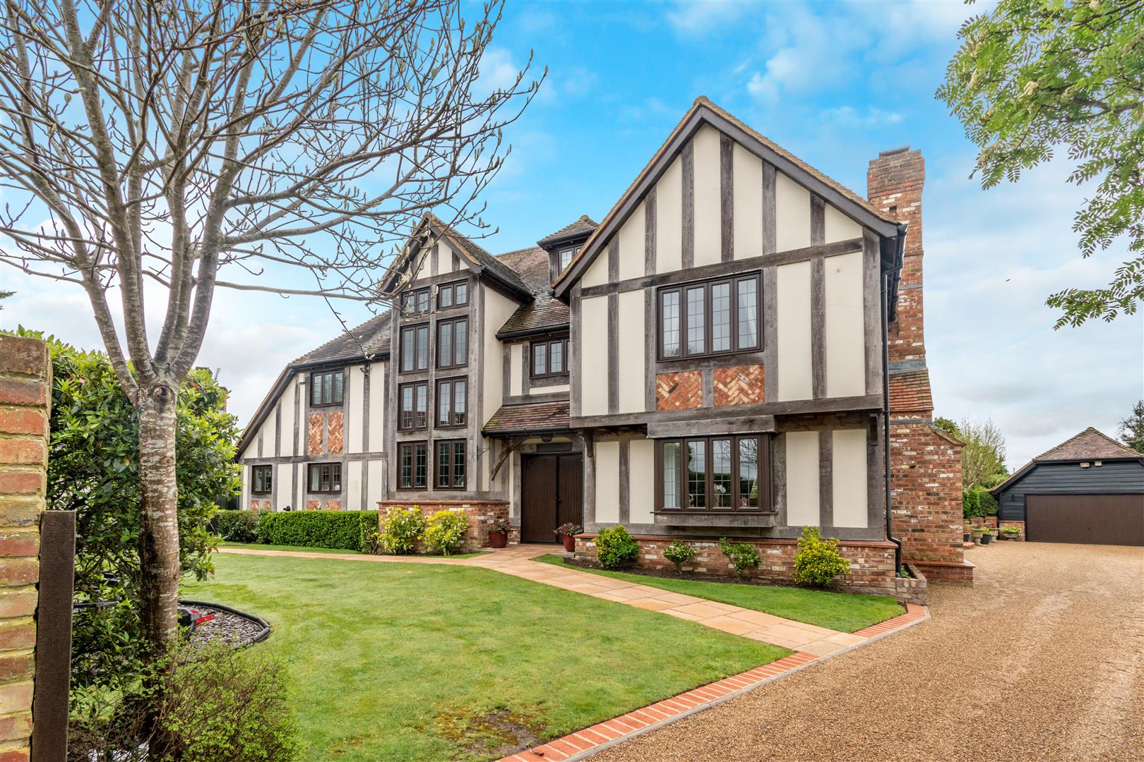 7 bedroom detached house for sale 0