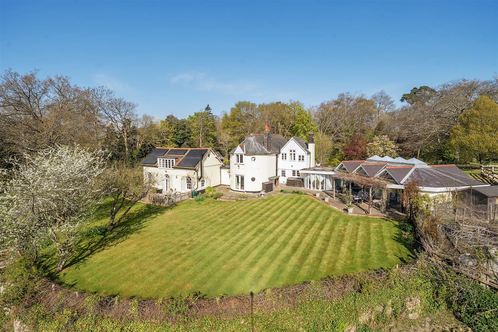 4 bedroom equestrian property for sale 0